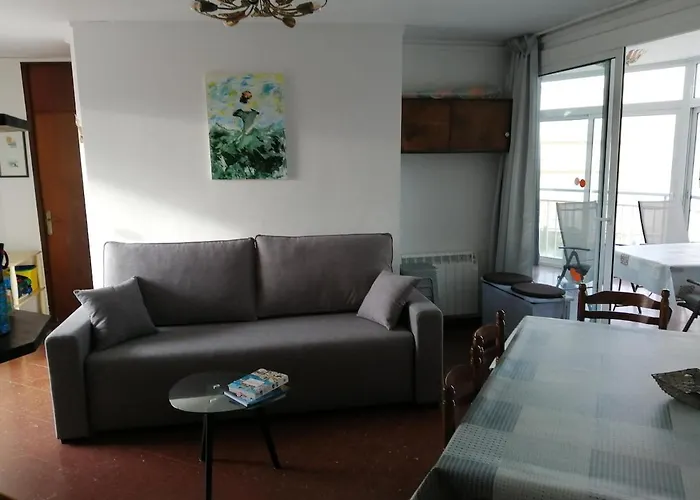 With Sea Views In Appartement Castell-Platja d'Aro